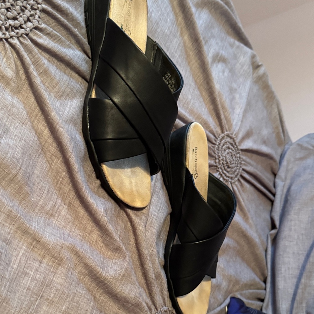 BareTraps Women's Sandals in Black and Tan - Picture 3 of 4